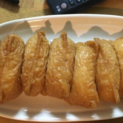 稲荷寿司が無性に食べたくなって作ってみました。
中は紅生姜とごまをいれました。